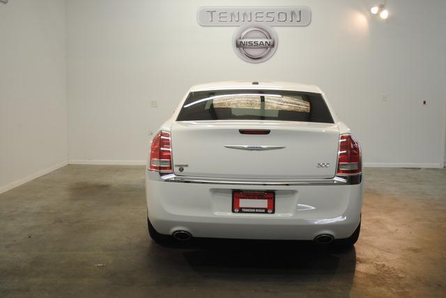 Chrysler 300 2012 photo 20