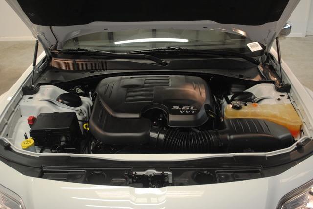 Chrysler 300 2012 photo 26