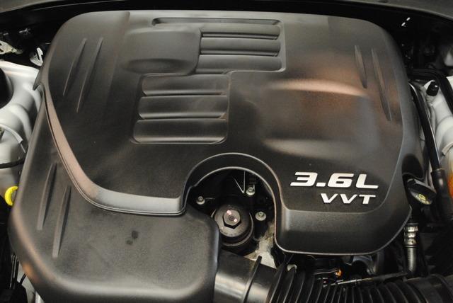 Chrysler 300 2012 photo 3