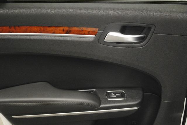 Chrysler 300 2012 photo 4