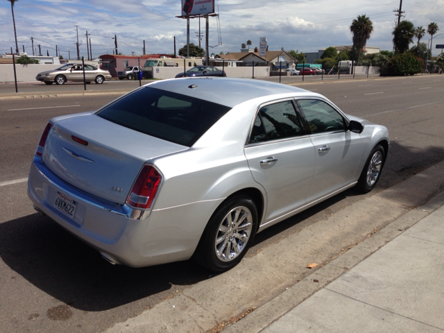 Chrysler 300 2012 photo 2