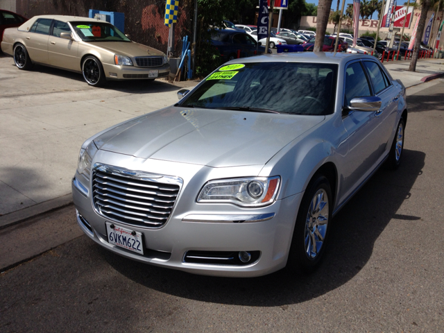 Chrysler 300 2012 photo 3