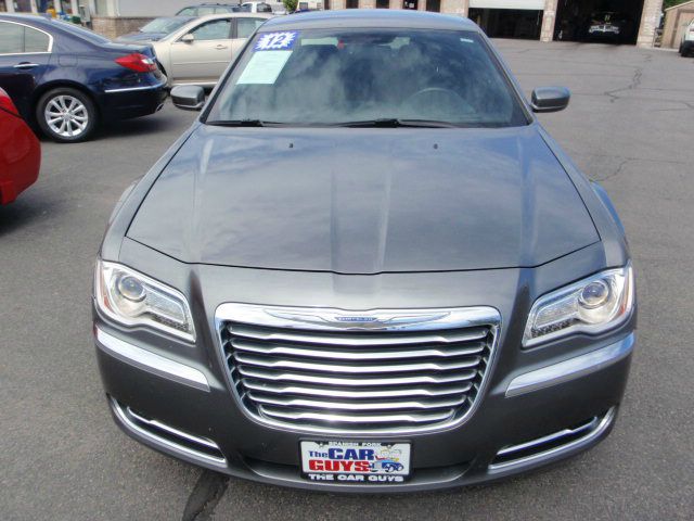 Chrysler 300 2012 photo 2