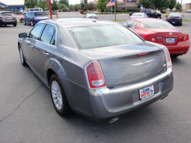 Chrysler 300 2012 photo 3