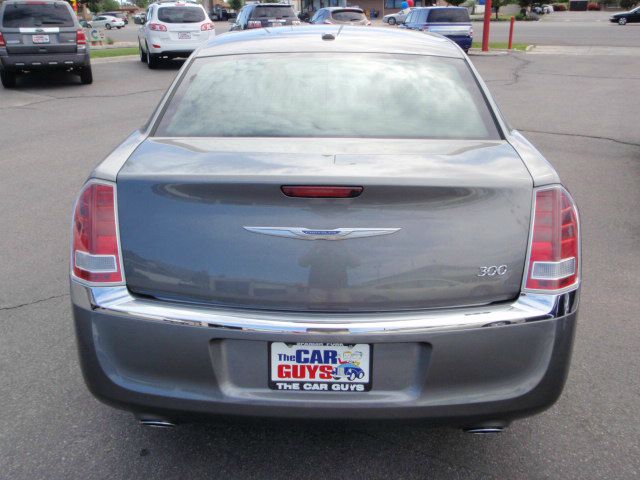 Chrysler 300 2012 photo 4