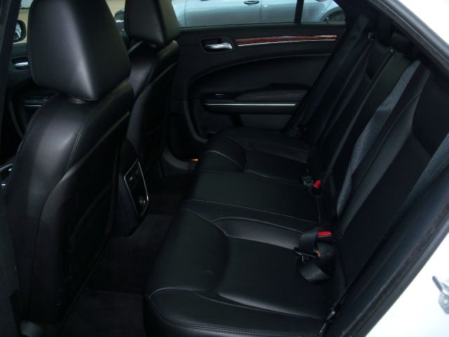 Chrysler 300 2013 photo 2