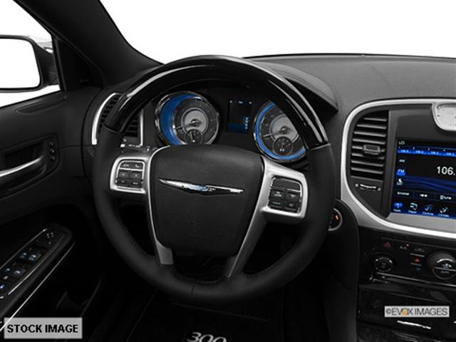 Chrysler 300 2013 photo 2