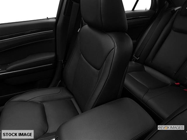 Chrysler 300 2013 photo 9