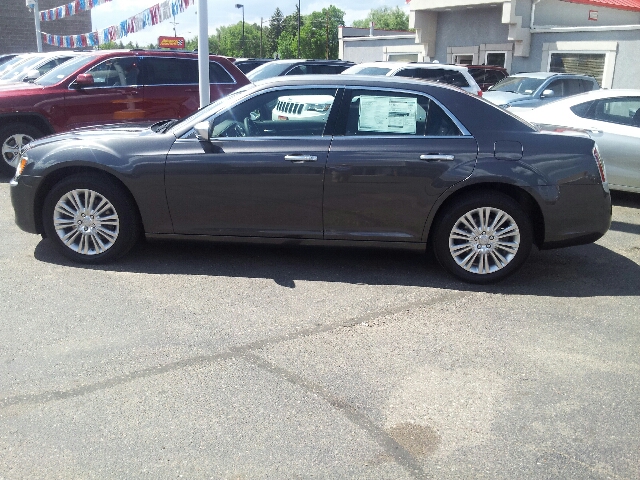 Chrysler 300 2013 photo 2