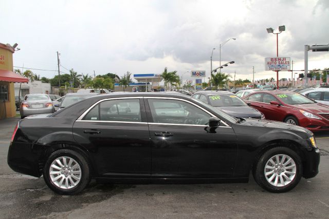 Chrysler 300 2013 photo 2