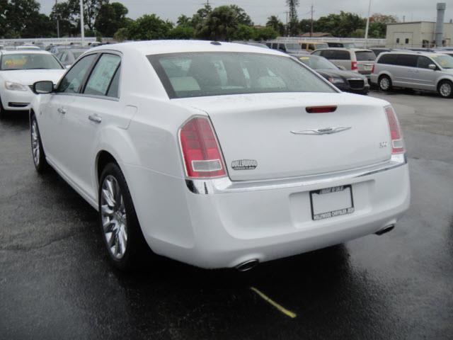 Chrysler 300 2013 photo 1