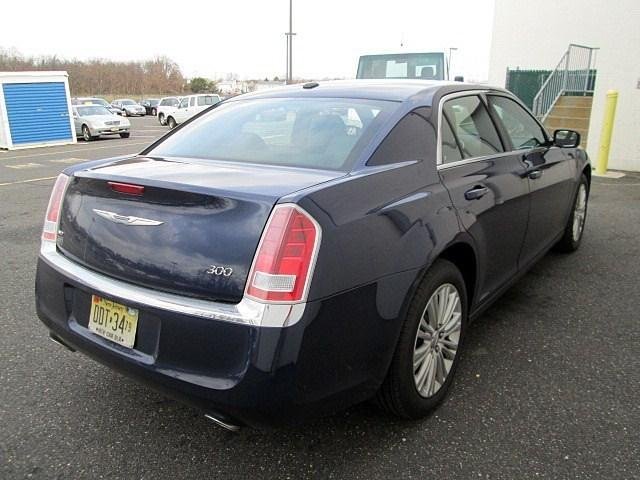 Chrysler 300 2013 photo 3