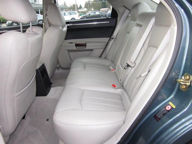 Chrysler 300C 2005 photo 2