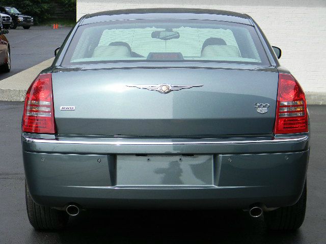 Chrysler 300C 2005 photo 2