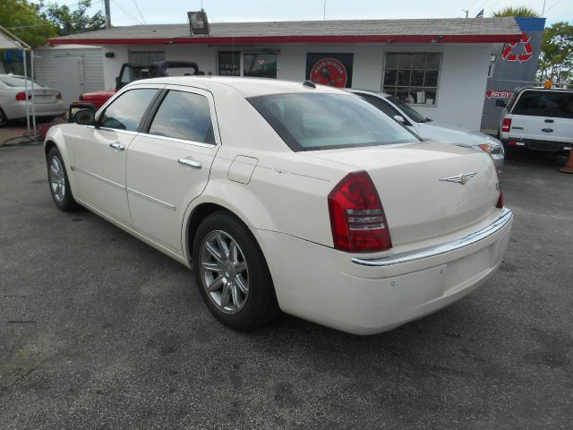 Chrysler 300C 2005 photo 2