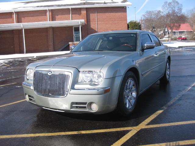 Chrysler 300C Base Sedan