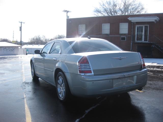 Chrysler 300C 2005 photo 2