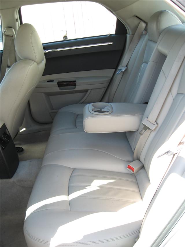 Chrysler 300C 2005 photo 2