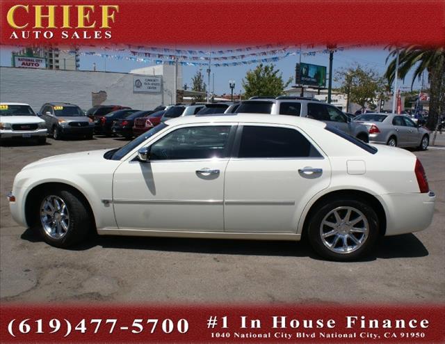 Chrysler 300C 2005 photo 15