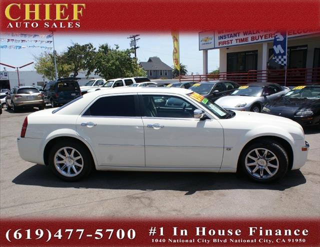 Chrysler 300C 2005 photo 18