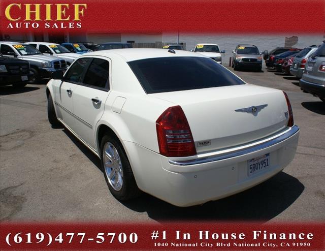 Chrysler 300C 2005 photo 19