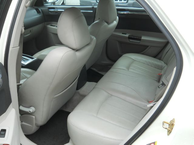 Chrysler 300C 2005 photo 11