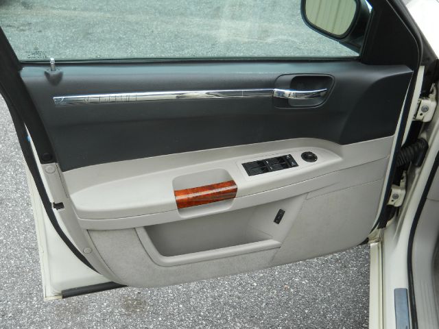 Chrysler 300C 2005 photo 2