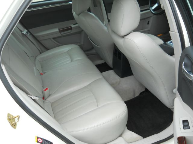 Chrysler 300C 2005 photo 23