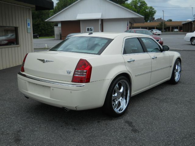 Chrysler 300C 2005 photo 26