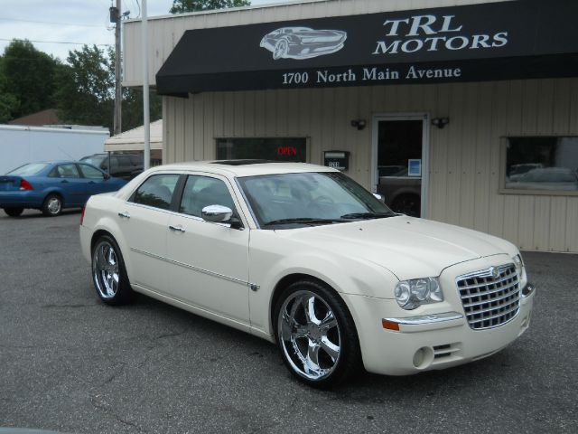 Chrysler 300C 2005 photo 9