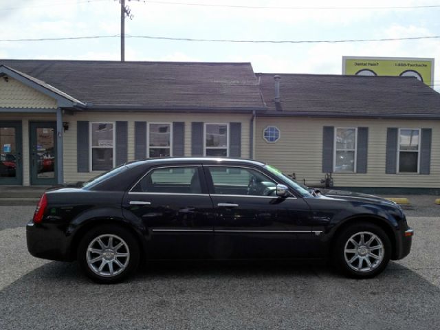 Chrysler 300C 2005 photo 2