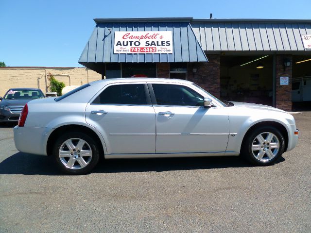 Chrysler 300C 2005 photo 2