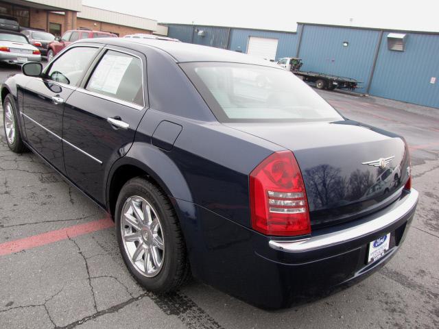 Chrysler 300C 2005 photo 2