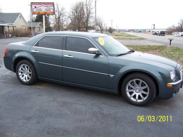 Chrysler 300C Base Sedan