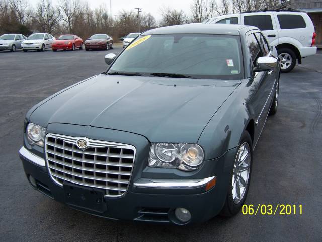 Chrysler 300C 2005 photo 2