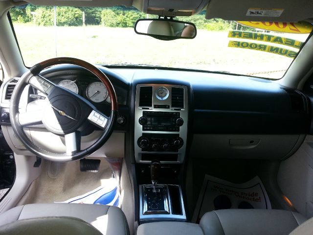 Chrysler 300C 2005 photo 10