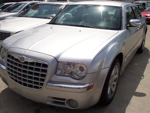 Chrysler 300C Base Sedan