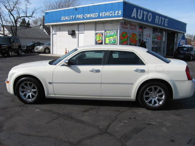 Chrysler 300C Base Sedan