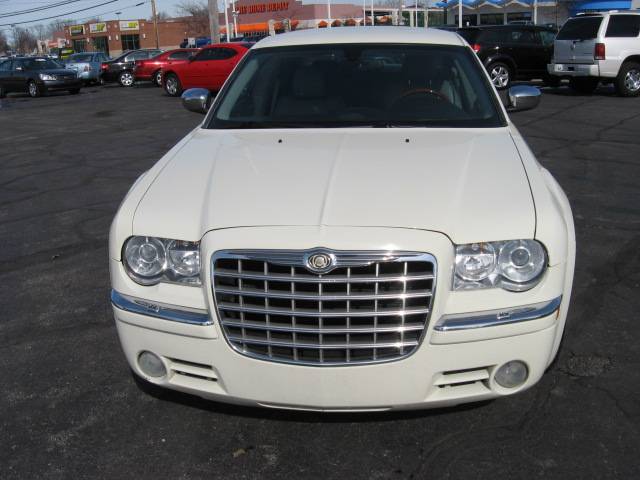 Chrysler 300C 2005 photo 2