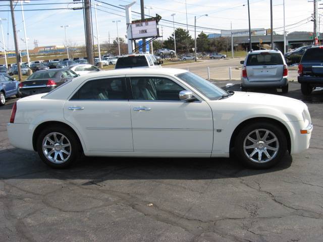 Chrysler 300C 2005 photo 4