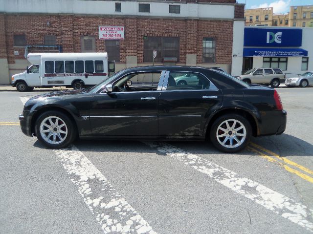 Chrysler 300C 2005 photo 2