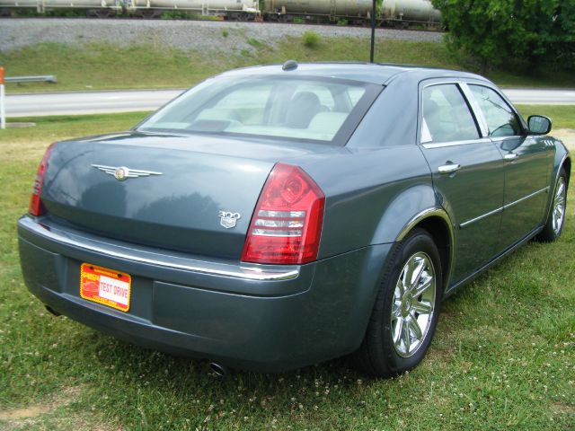 Chrysler 300C 2005 photo 10