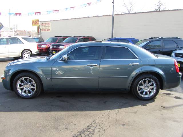 Chrysler 300C 2005 photo 2