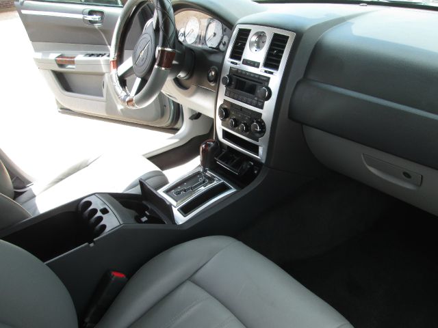 Chrysler 300C 2005 photo 10