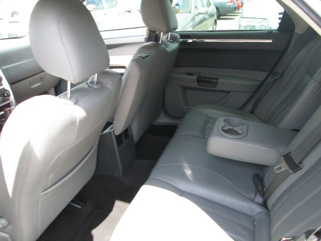 Chrysler 300C 2005 photo 12