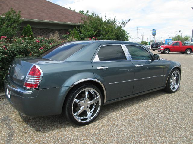 Chrysler 300C 2005 photo 15