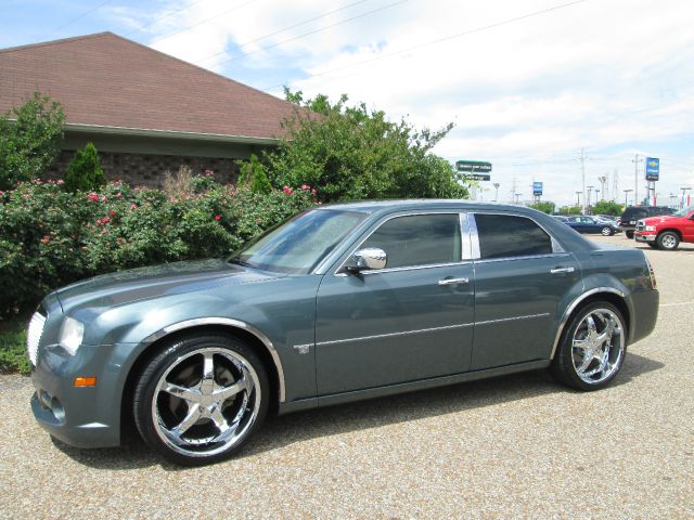 Chrysler 300C 2005 photo 17