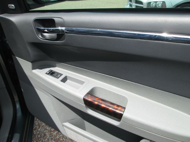 Chrysler 300C 2005 photo 19