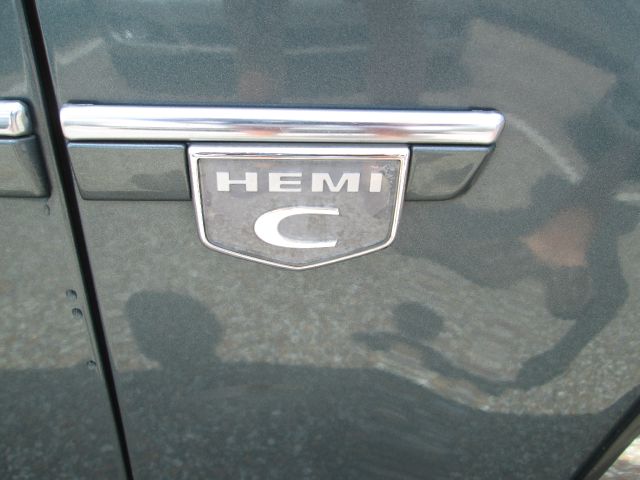 Chrysler 300C 2005 photo 8