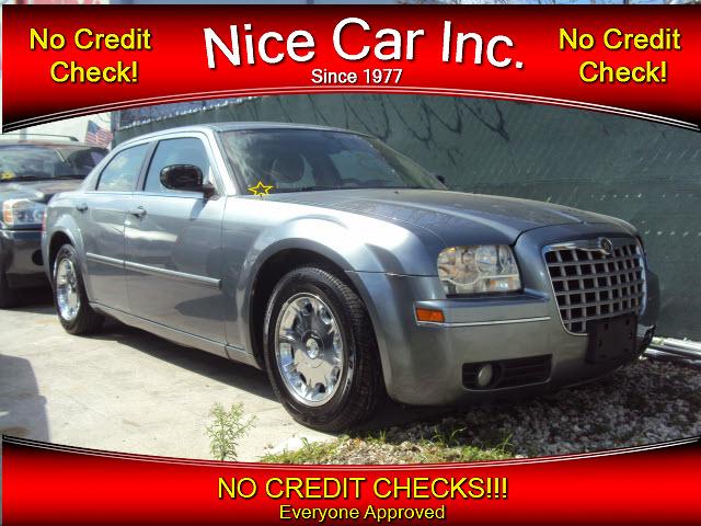 Chrysler 300C 2005 photo 0